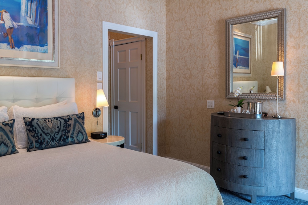 Chateau Inn and Suites view 3