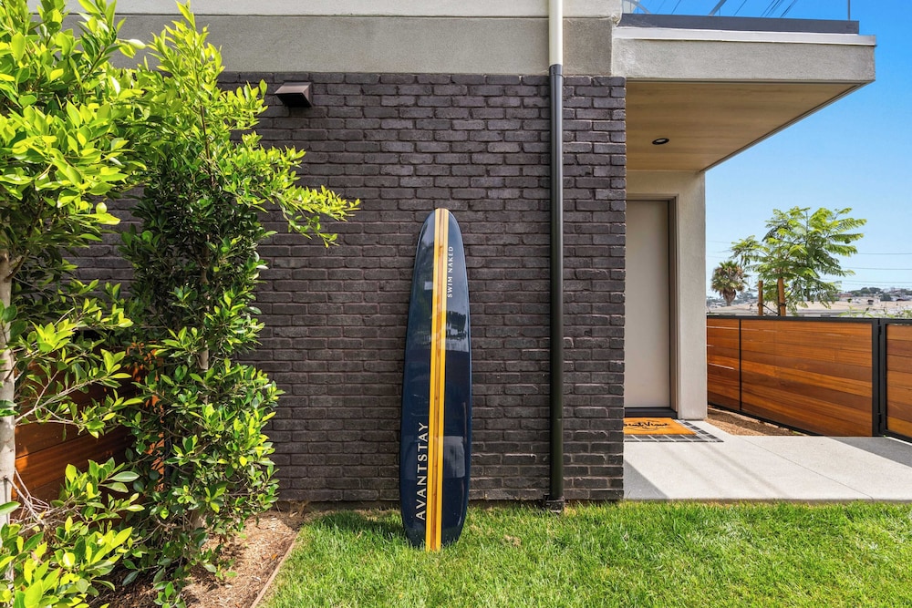 2 Homes in San Clemente by Avantstay Sleeps 26, Steps From Sunset Cliffs, Ocean Beach & Dining