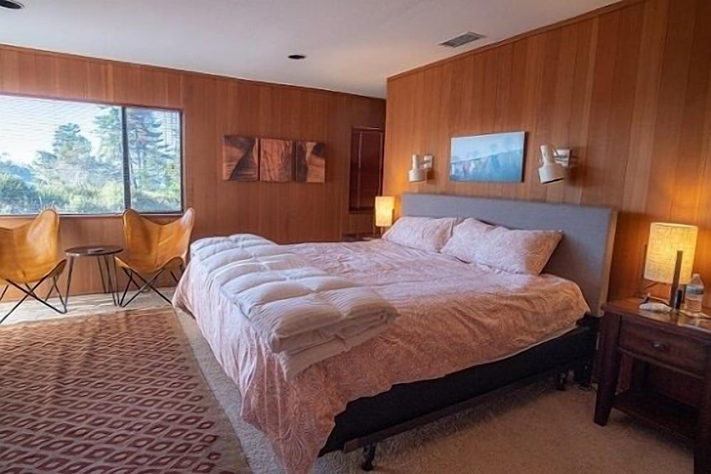 Sculpture Point 2 Bedroom Home by RedAwning view 3