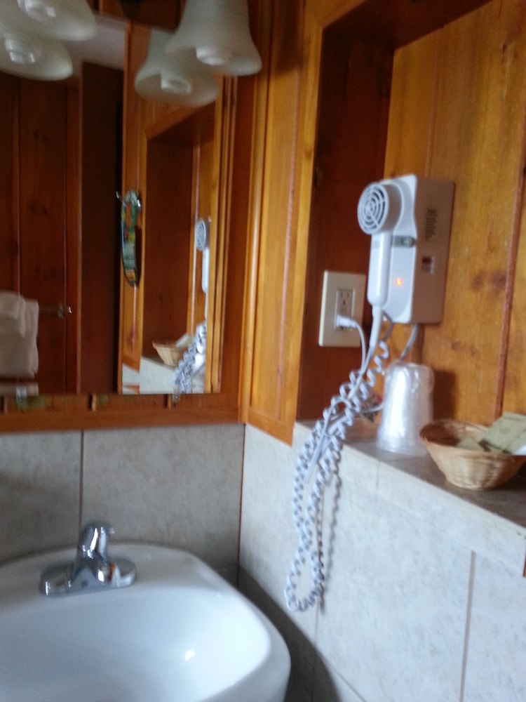 Canyon Motel - Property Image 10