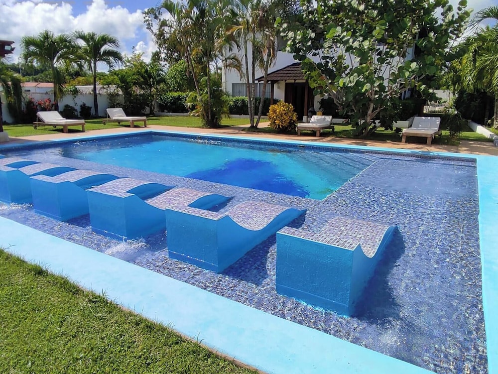 Natural Pool Villa Perfect for Families