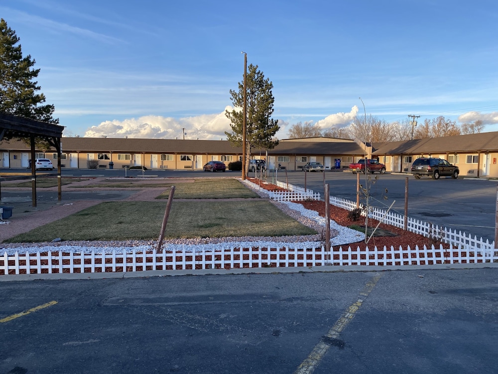 Four Corners Inn