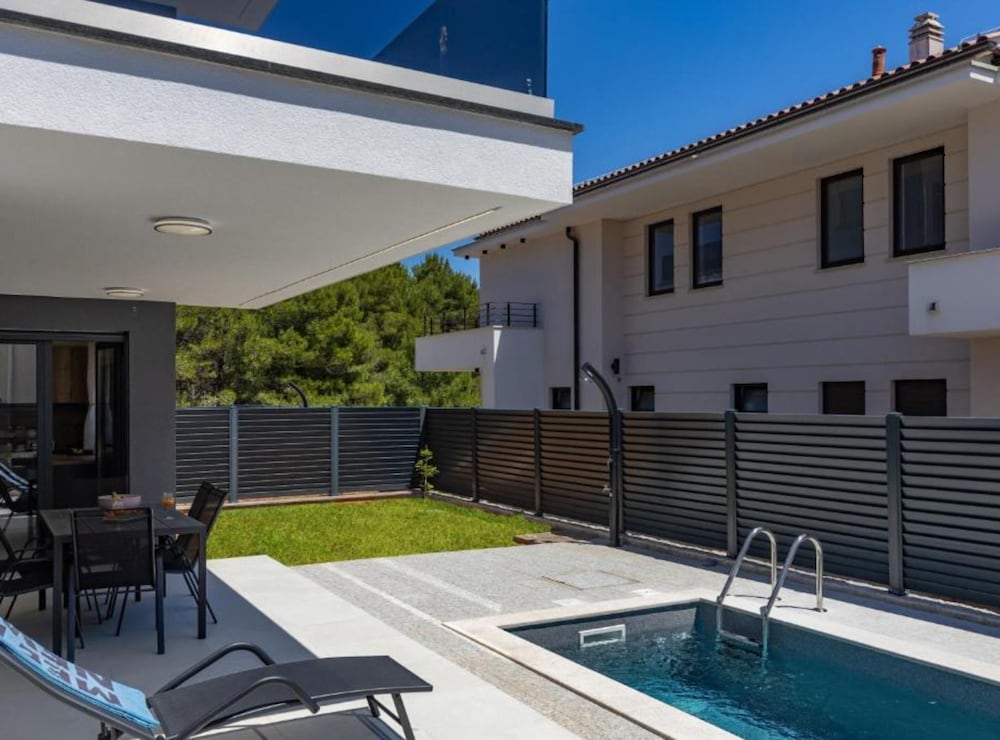Charming Apartment Island Krk With Private Pool