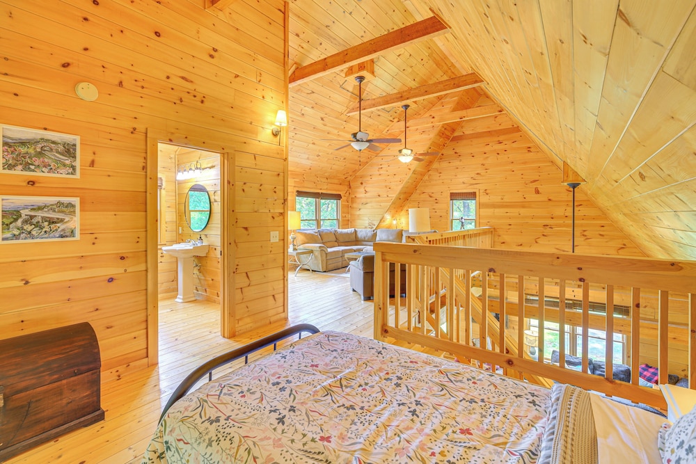 Blue Ridge Mtns Retreat w/ Views, 1 Mi to Parkway!