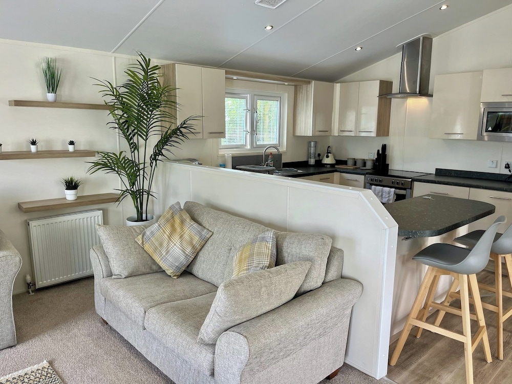 Sea Breeze Villa Near to Newquay Sleeping 6 Guests