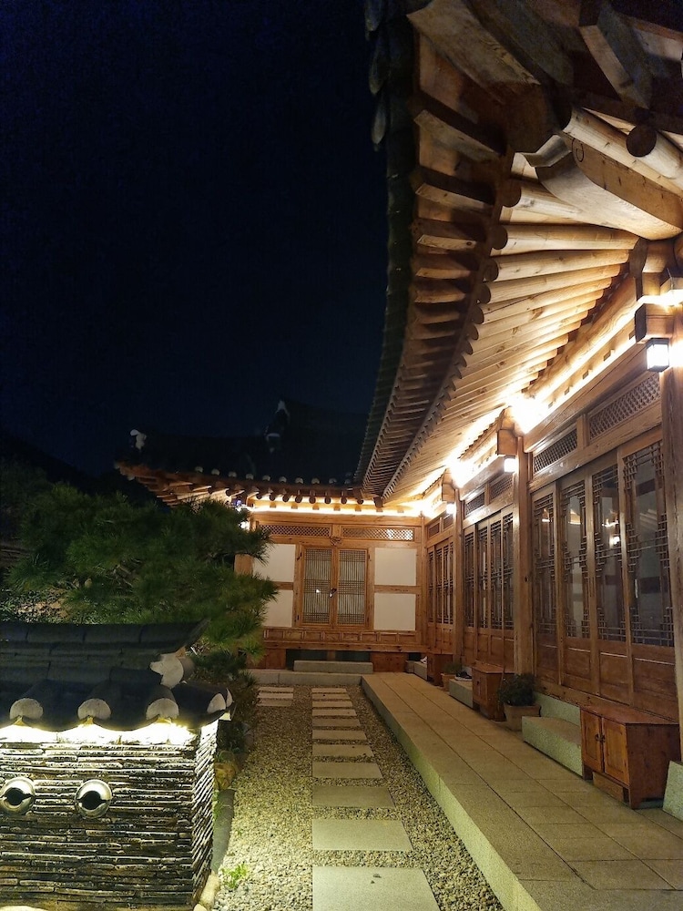 Wiyeonjae Hanok Stay