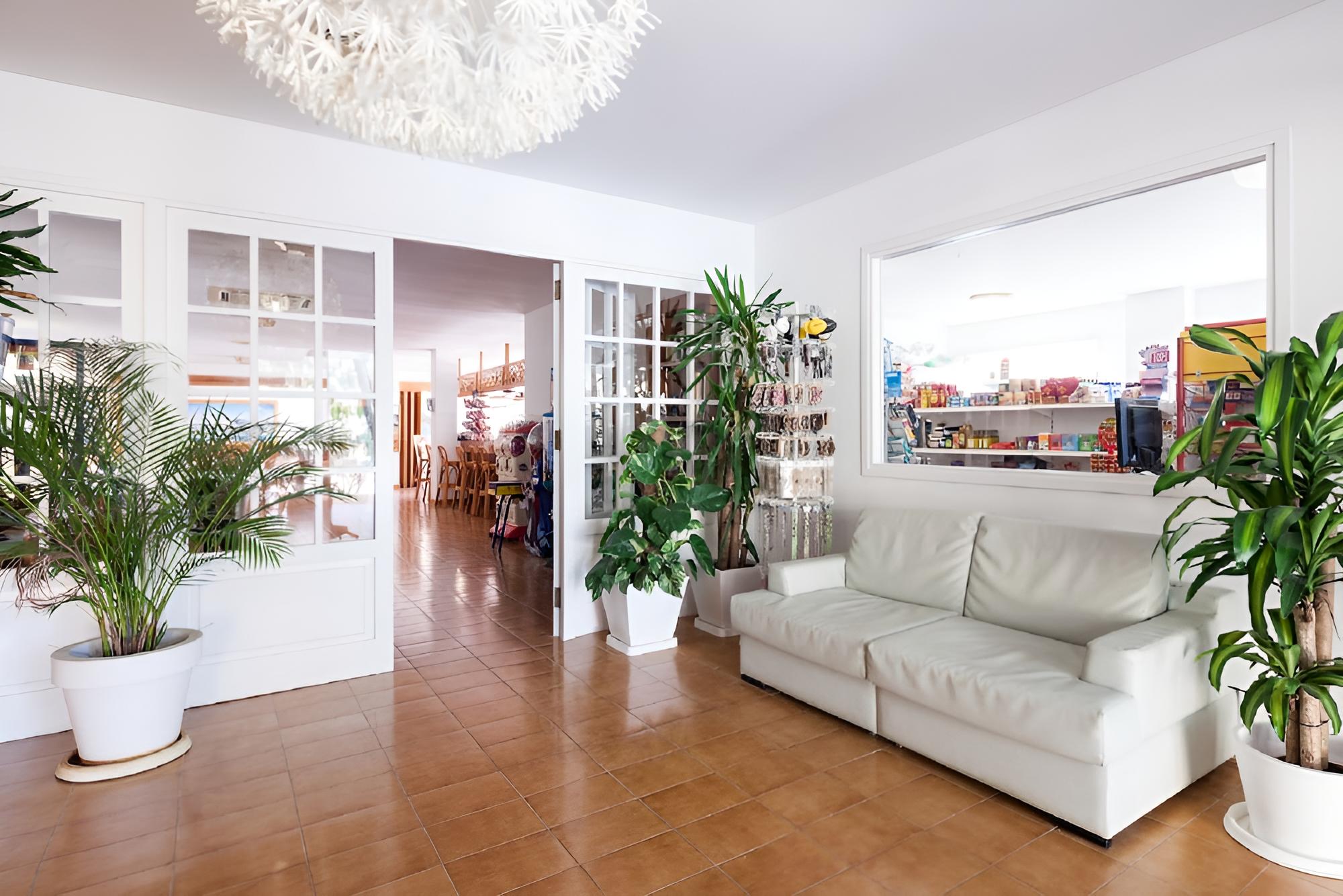 Aparthotel Puerto Cala Vadella