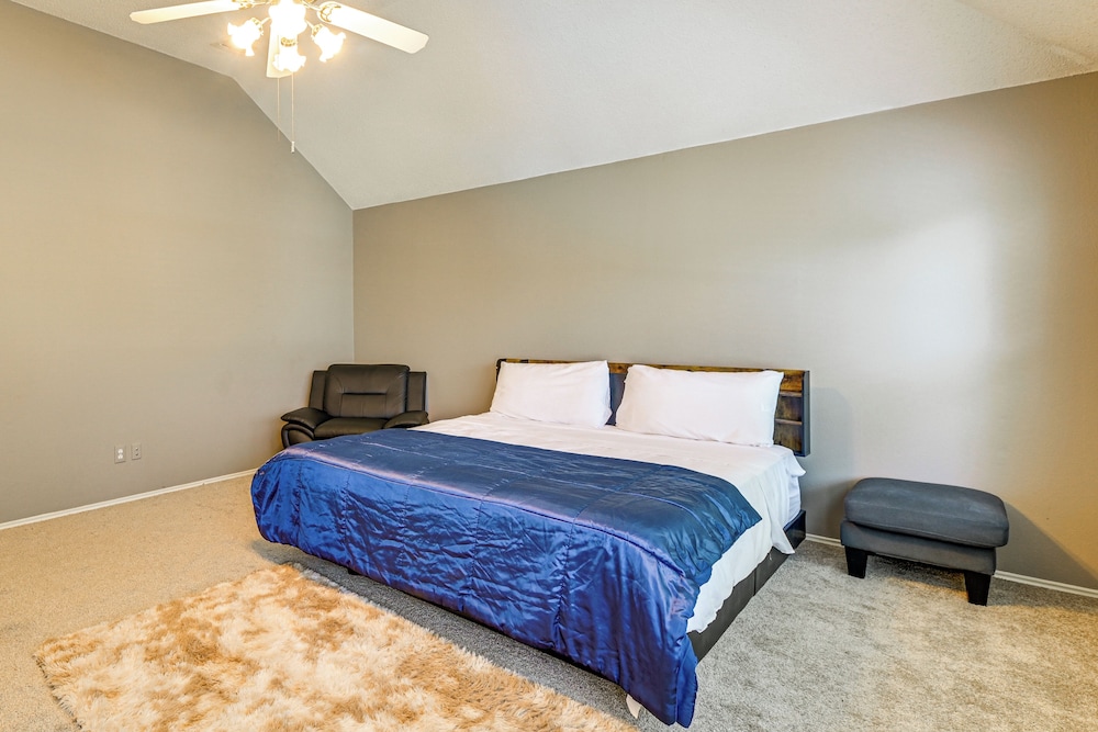 DFW Sports Hub: Home w/ Pool & Hot Tub in Frisco!