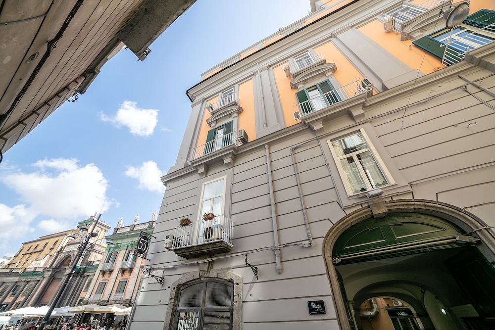 Le 4 Stagioni Dante H Napoli Centro by ClaPa Group Dislocated Hospitality