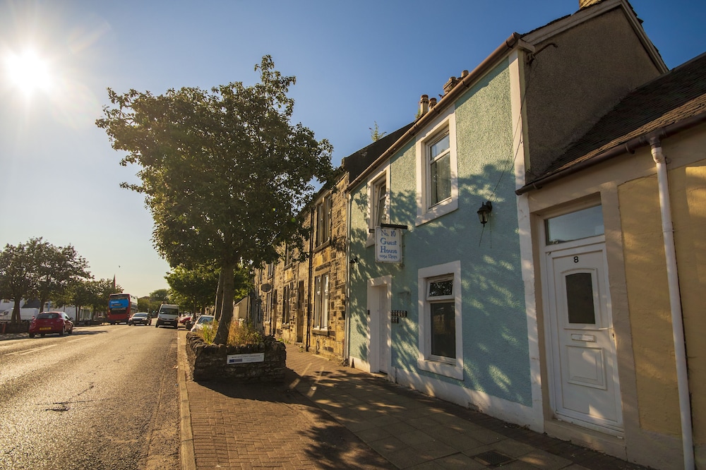 Hotel Irvine Riverside Guesthouse by Paymán Club - Image 1