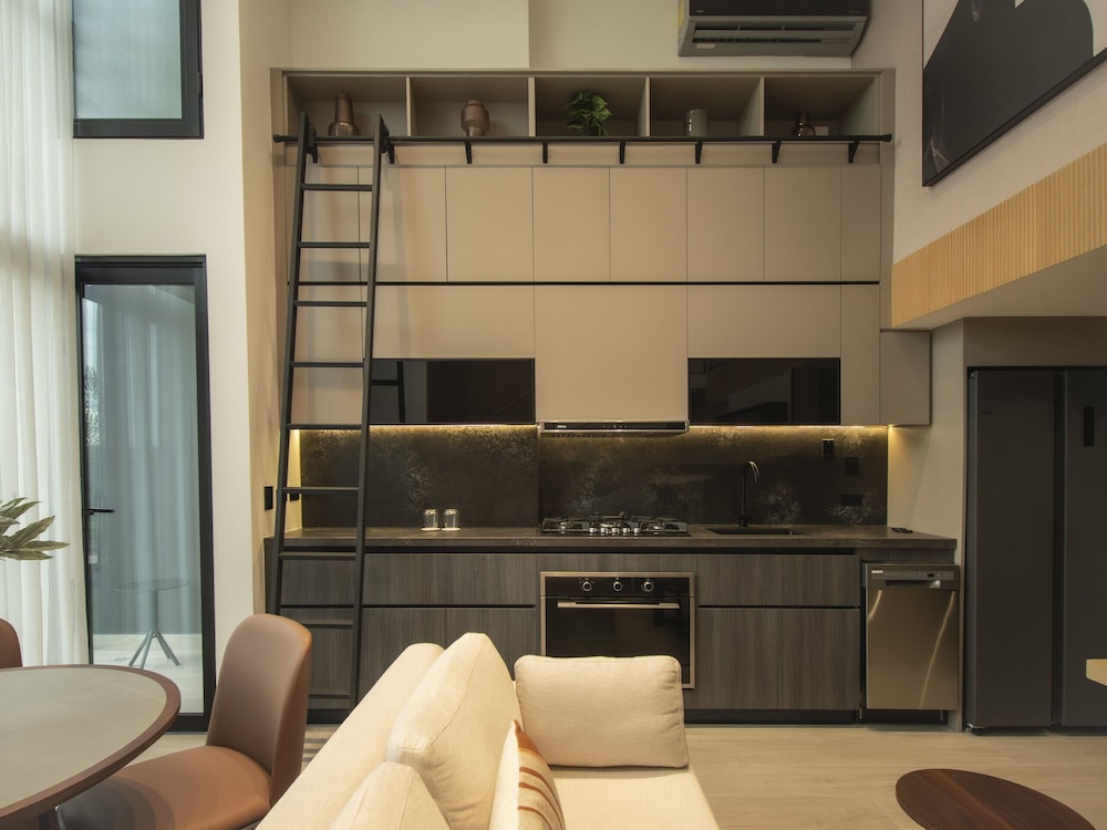 Modern 1BR Apt Great City View