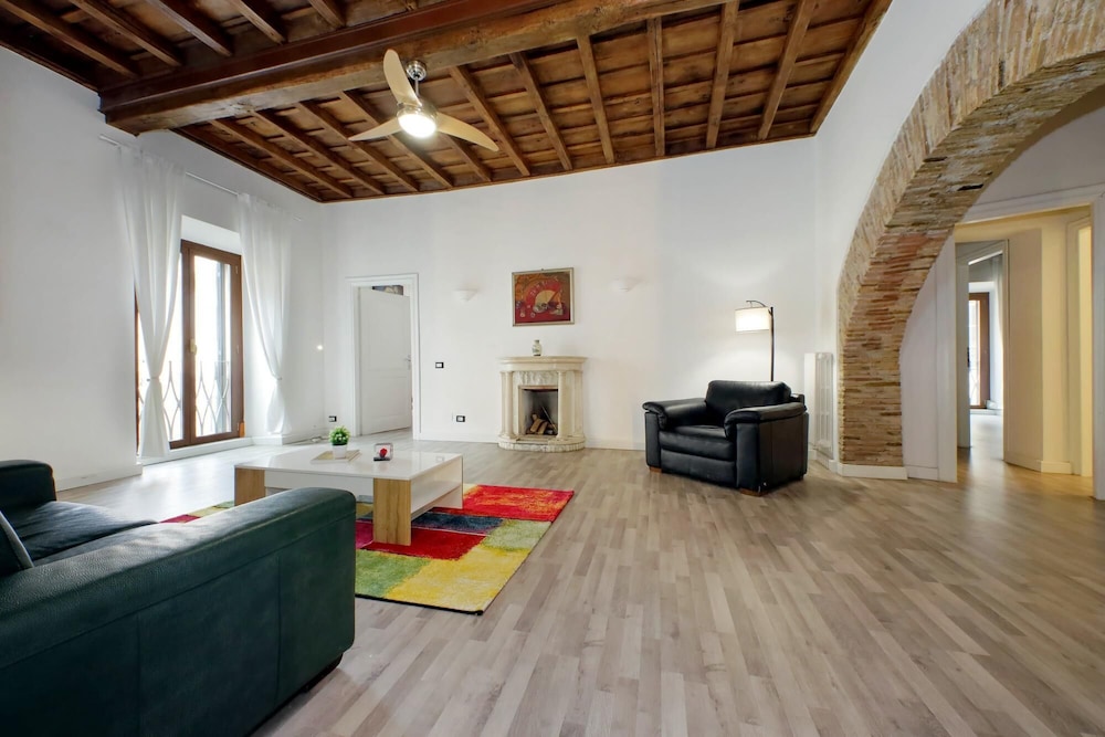 Luxury Navona Apartment