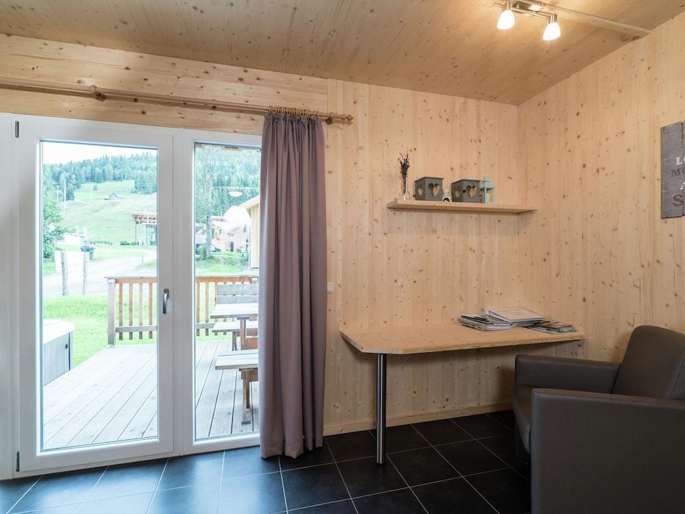 Appealing Chalet With hot tub