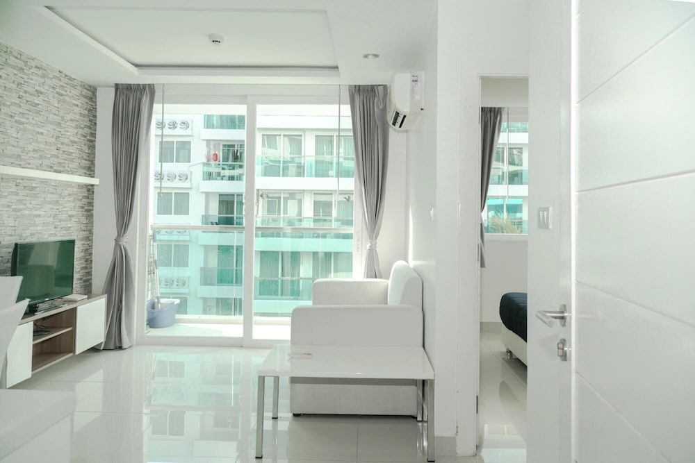 Amazon Apartments by Apartwell