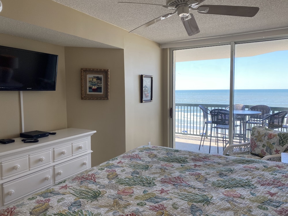 Ashworth 502 3 Bedroom Condo by RedAwning view 3