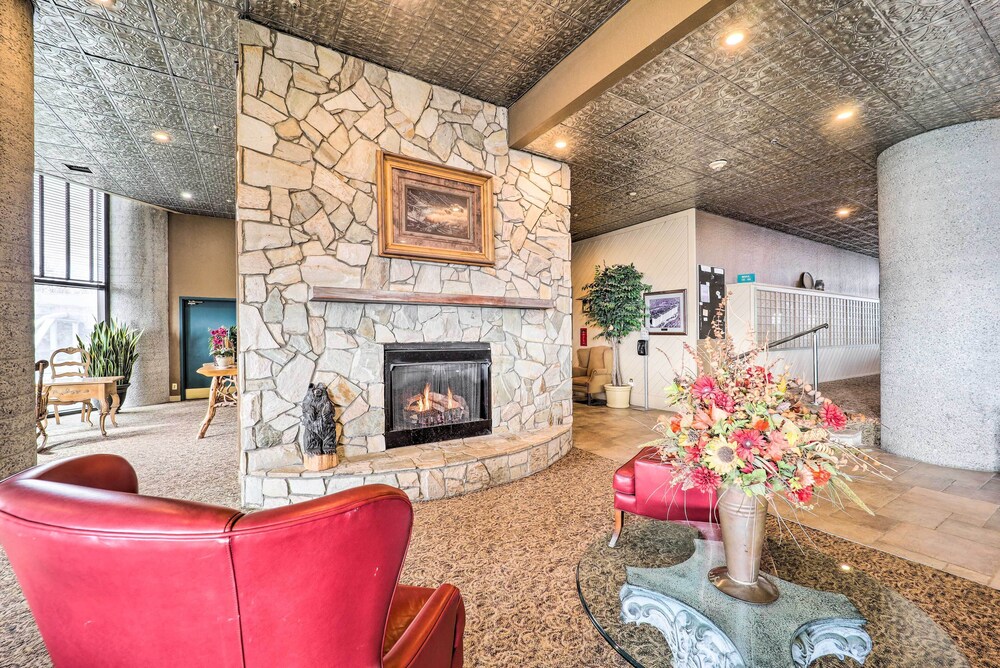 Slope Views & Ski In/out: Sugar Mtn Condo W/pool