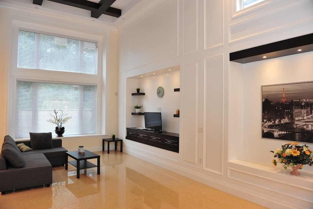 Brand New Luxury House view 3