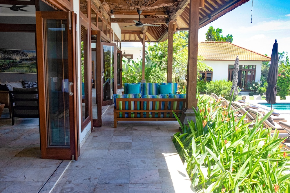Lebah Villas