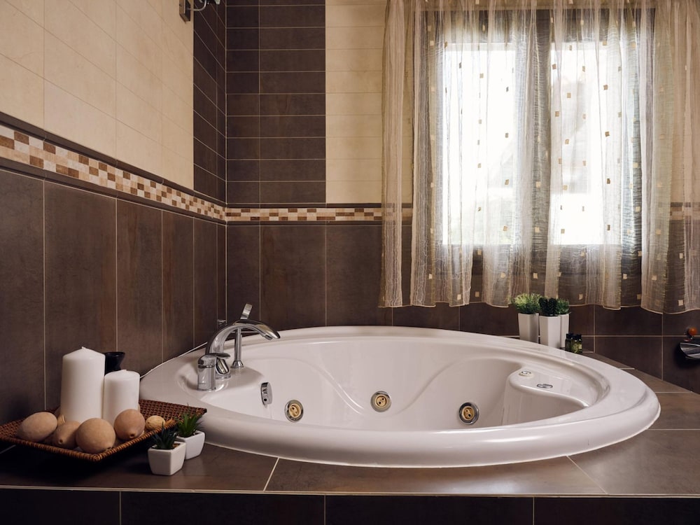 Olive Grove Luxurious Villa With Private Pool Est
