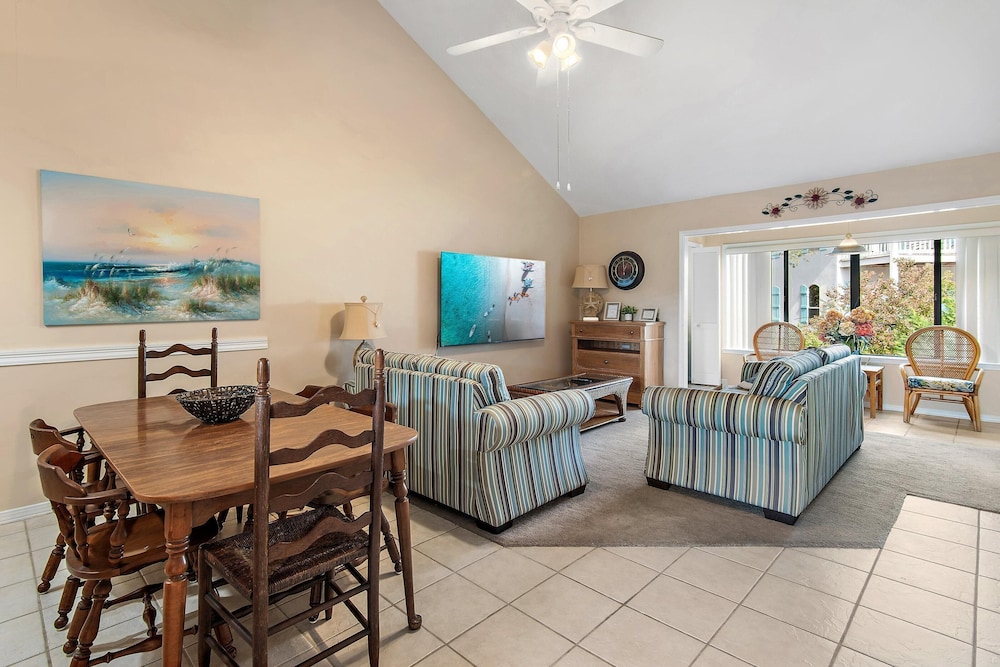 Chateau La Mer II #804- Blue Ocean Getaway