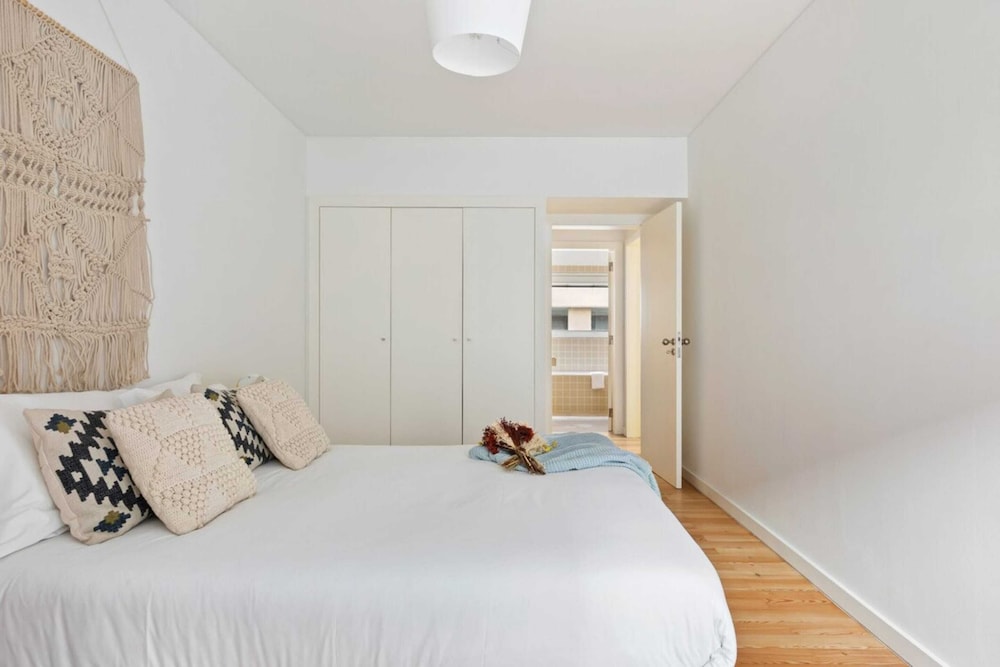 Beautiful 2 Bedroom Apartment in Bairro Alto view 4