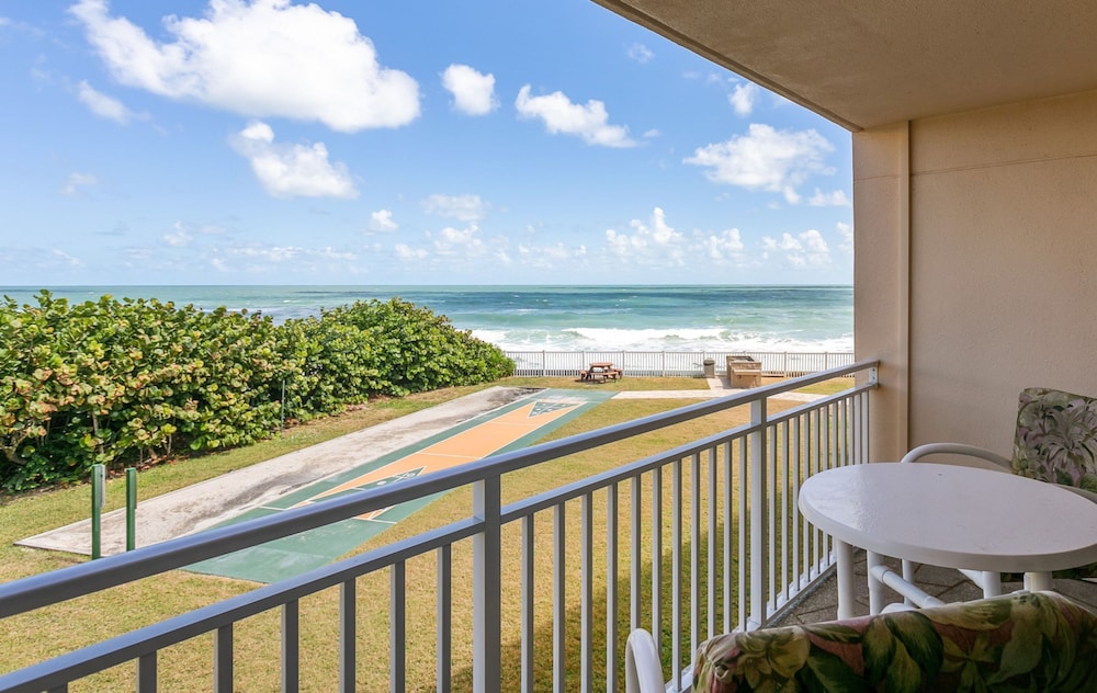 Paradise Beach Club by Happy Palm Stays