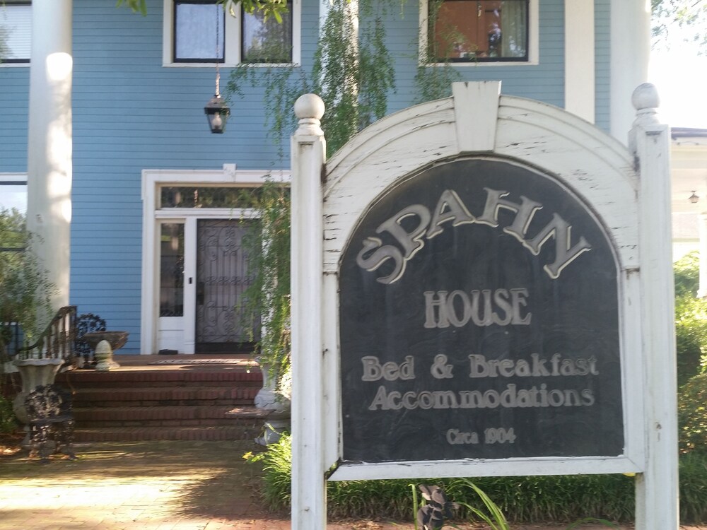 Spahn House Bed and Breakfast - Property Image 5