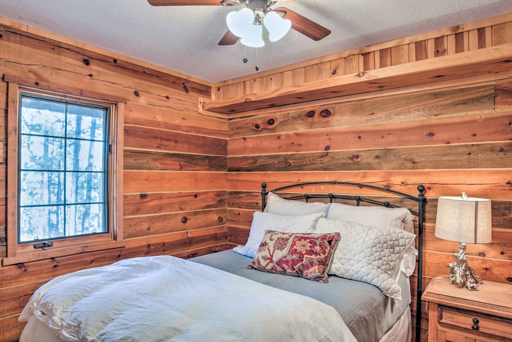 Ruidoso Log Cabin Retreat - Peaceful & Convenient view 3