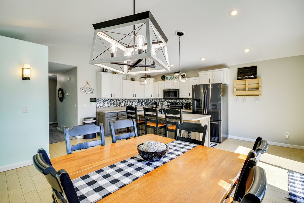 6 Mi to Zoomontana: Family Home w/ Fenced Yard