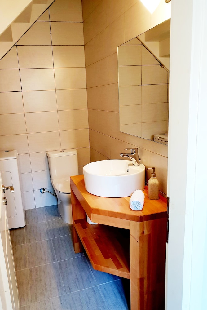 Reiki Luxury Villas view 3