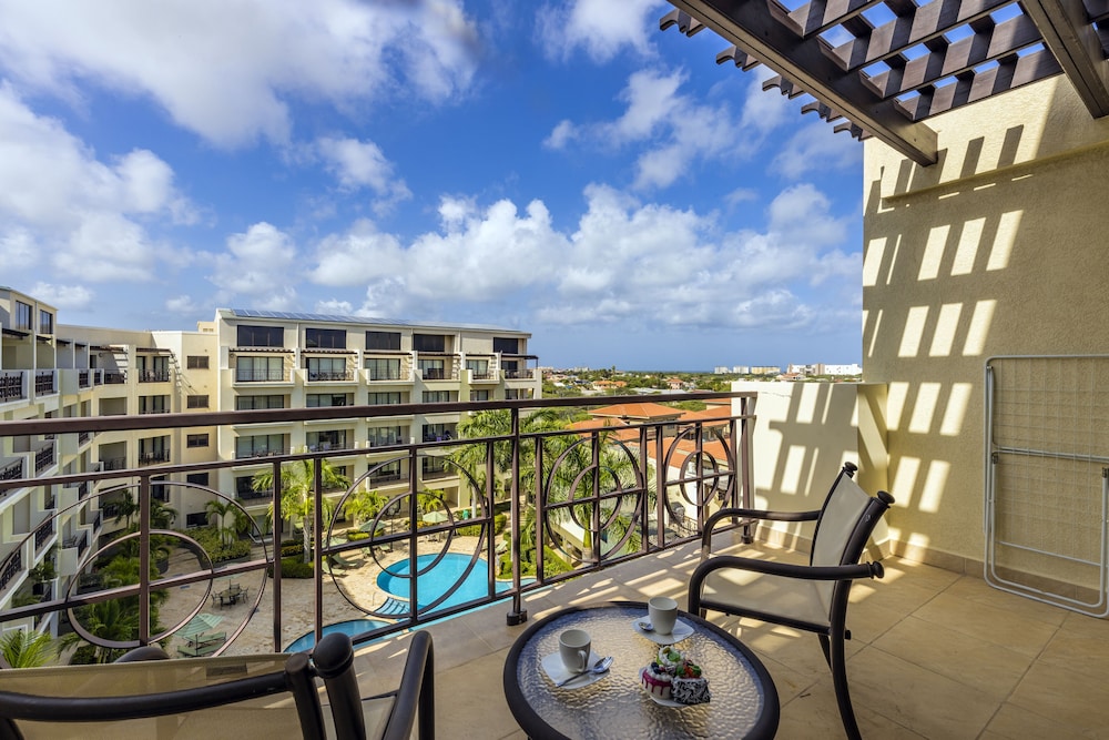 Palm Aruba Condos