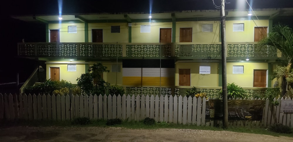 Belize Vacations - Pal's on the Beach - A Gold Standard Hotel - Property Image 3