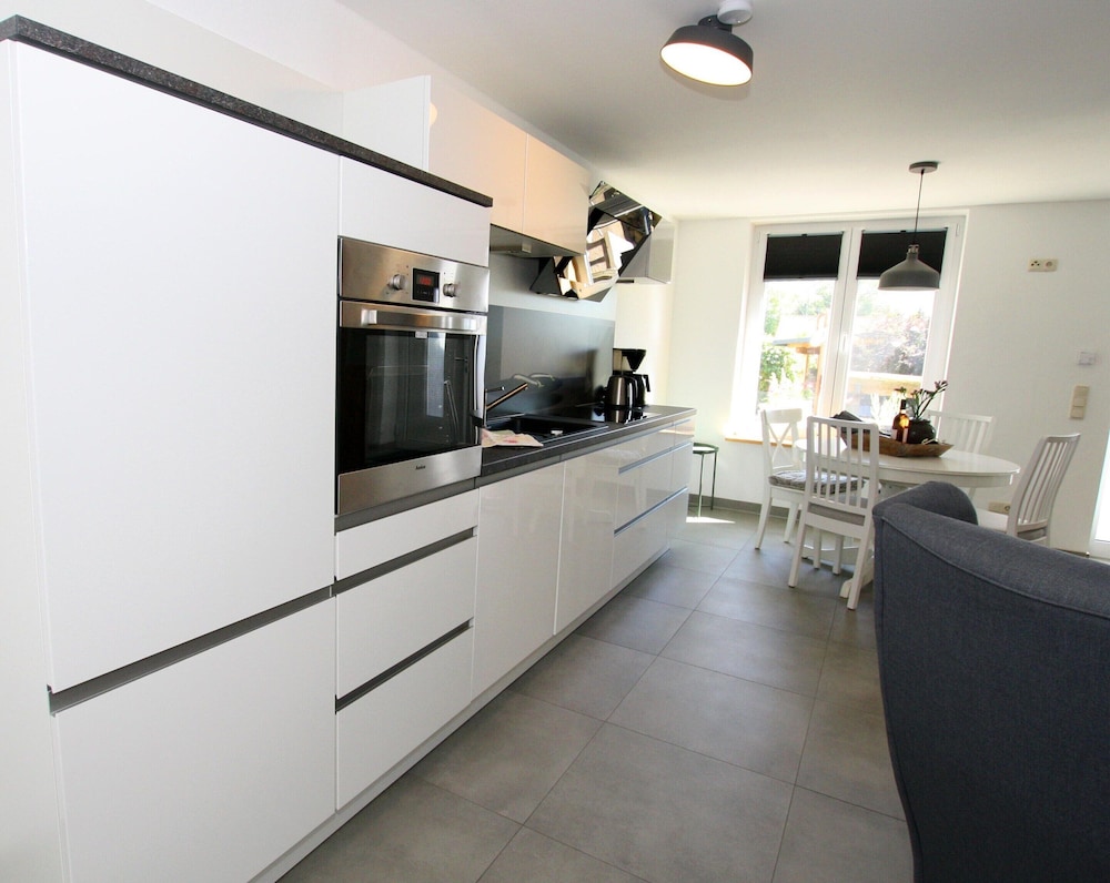 Luxuriose Ferienwohnung mit Terrasse, Wiek