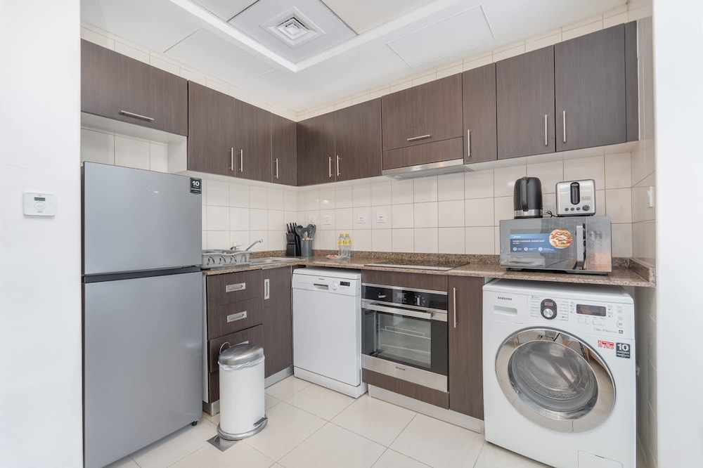Chic Marina-view Studio in Bay Central Marina