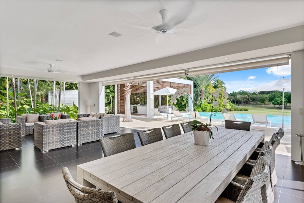 Beautifully-designed Contemporary Villa