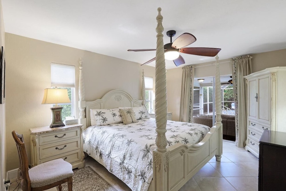 Centrally Located Pet-friendly Home With spa and Pool view 5