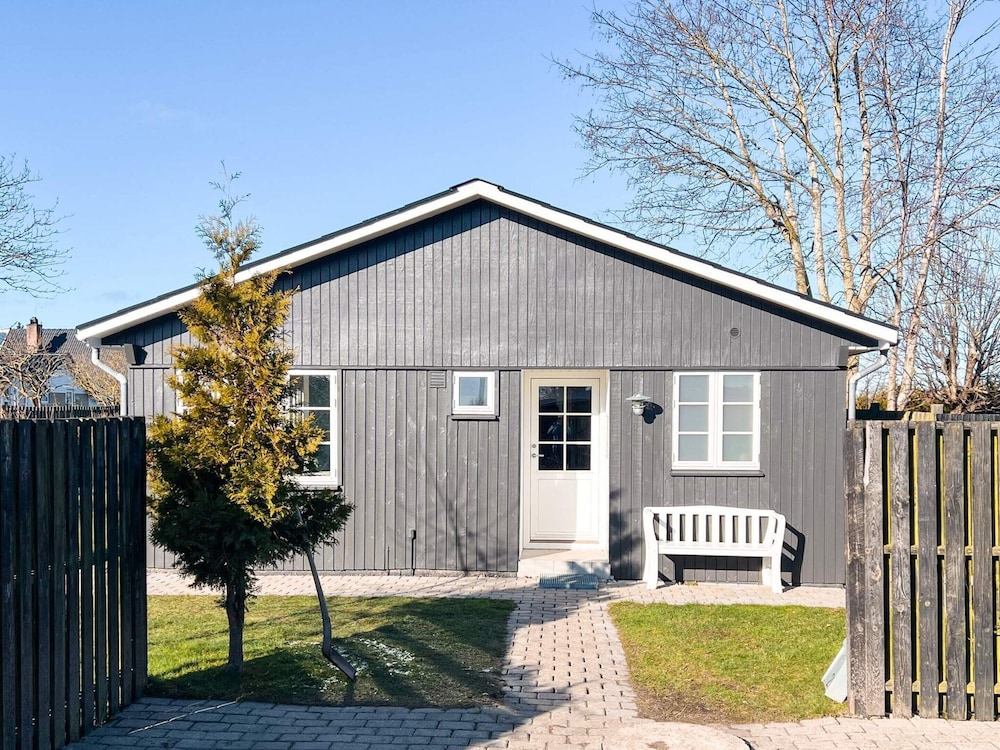 Cozy Summer House Near Ore Strand