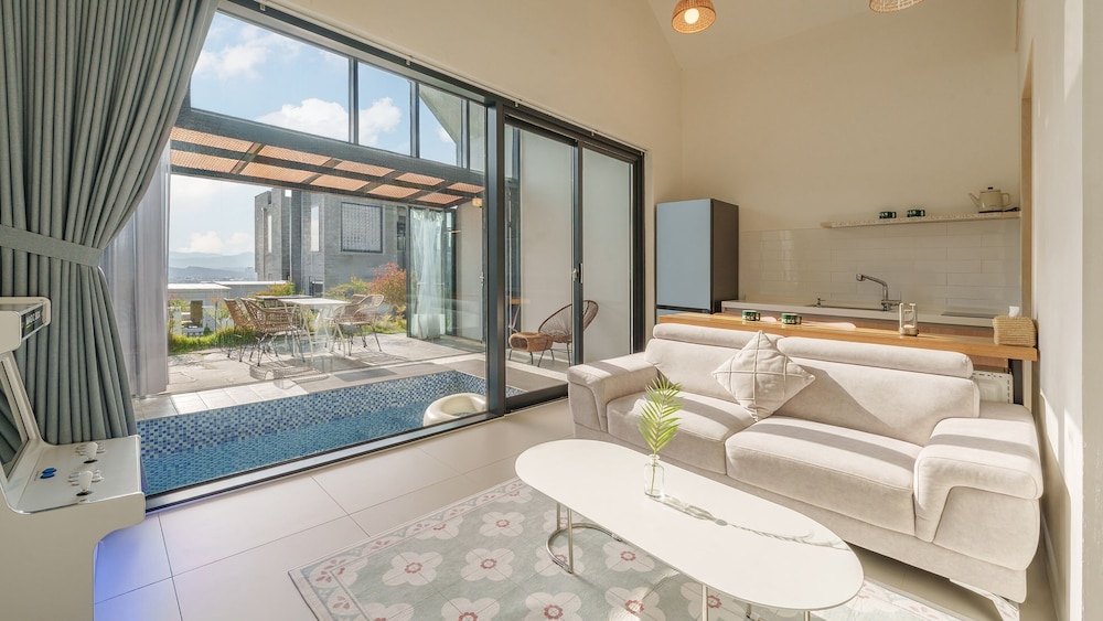 Gyeongju Rose Breeze Pool Villa Pension