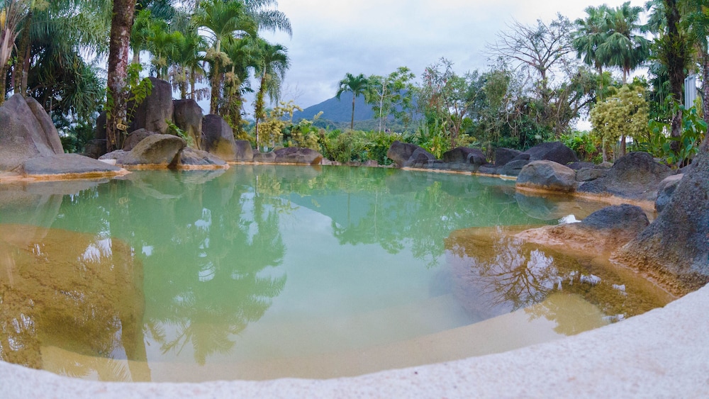 Arenal Paraíso Resort & Thermo Mineral Hot Springs