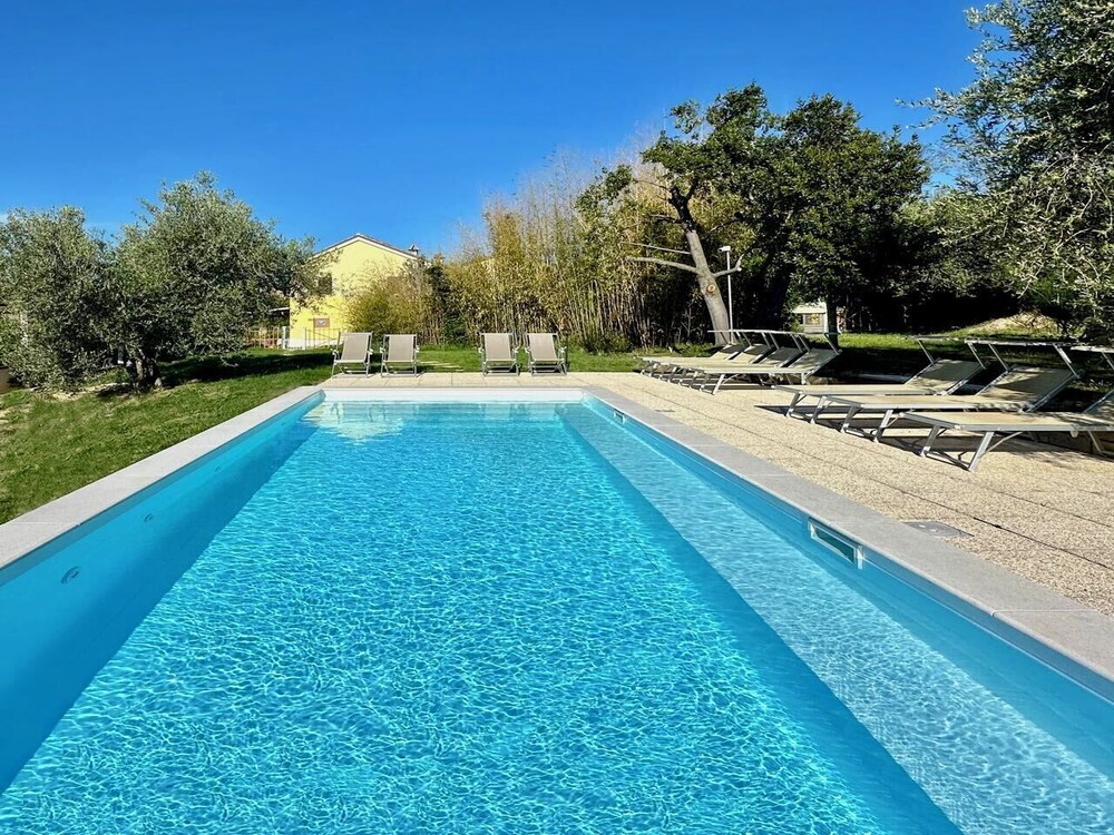 Mimosa Apartment in Historic Villa With Pool and air Cond in Senigallia