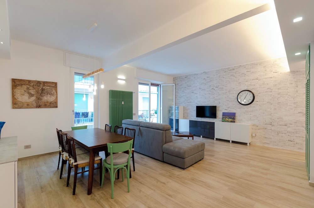Spacious flat with Balcony
