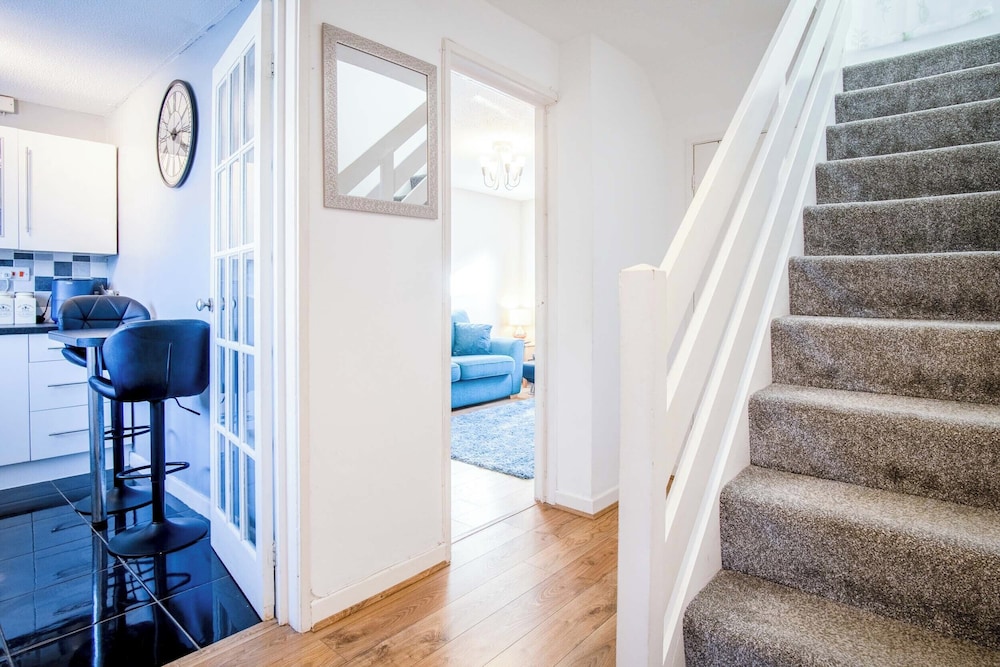 Gellionen - 2 Bedroom House - Clydach