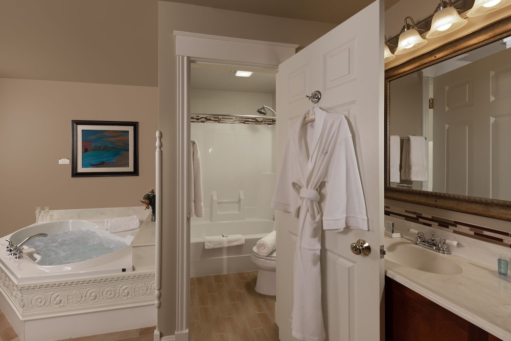 The Oakwood Inn Okoboji - Adults Only