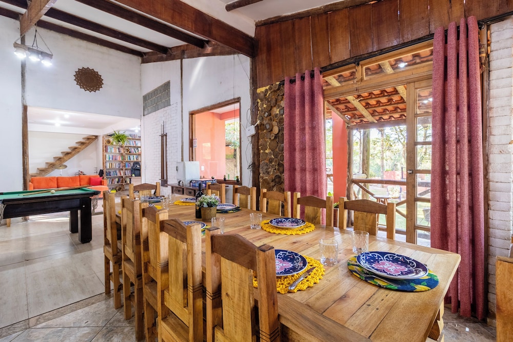 Sítio com 5 suítes e piscina