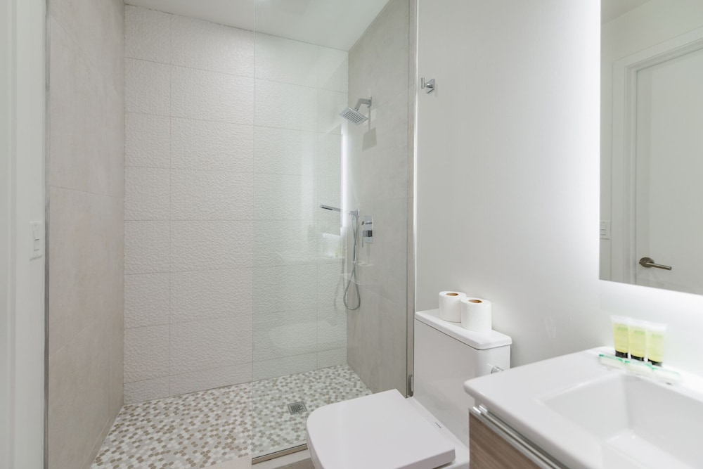 Top Location Stunning Condo in Brickell