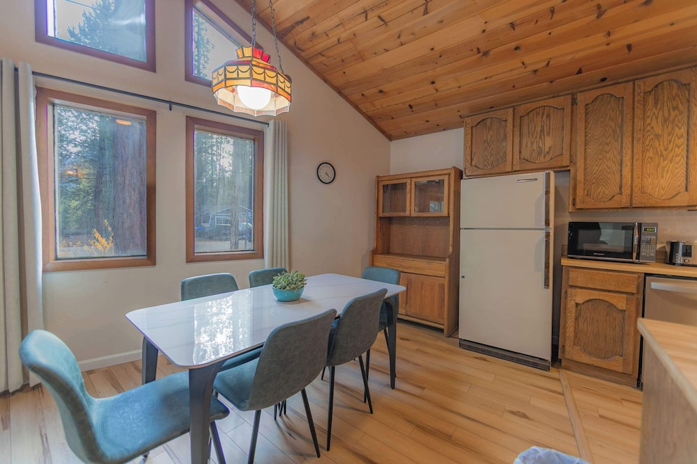 Oglala Little Lodge - Cabin Getaway