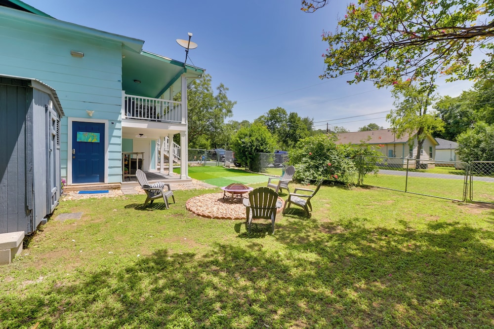 1 Mi to Dtwn: Renovated Retreat in Georgetown!