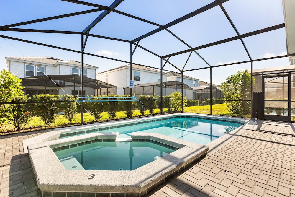 Family Fun Villa w Pool Hot Tub Game Room
