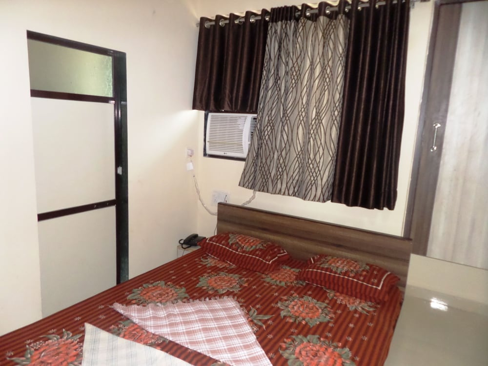 Riya Raj Hotel