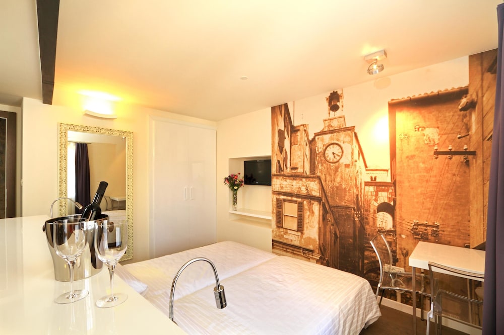 hotel room